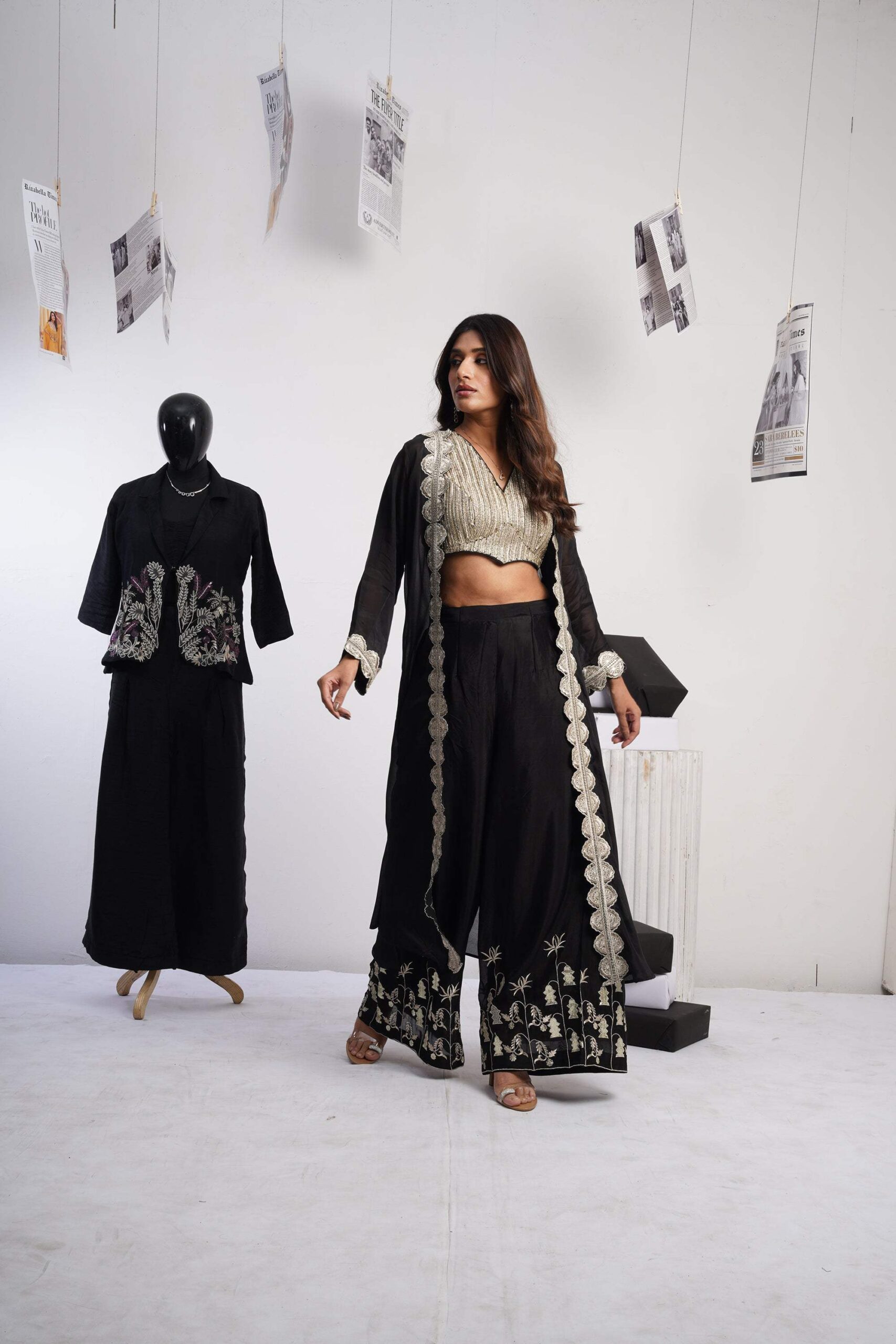 Signature Embroidered blouse & jacket set - Image 4