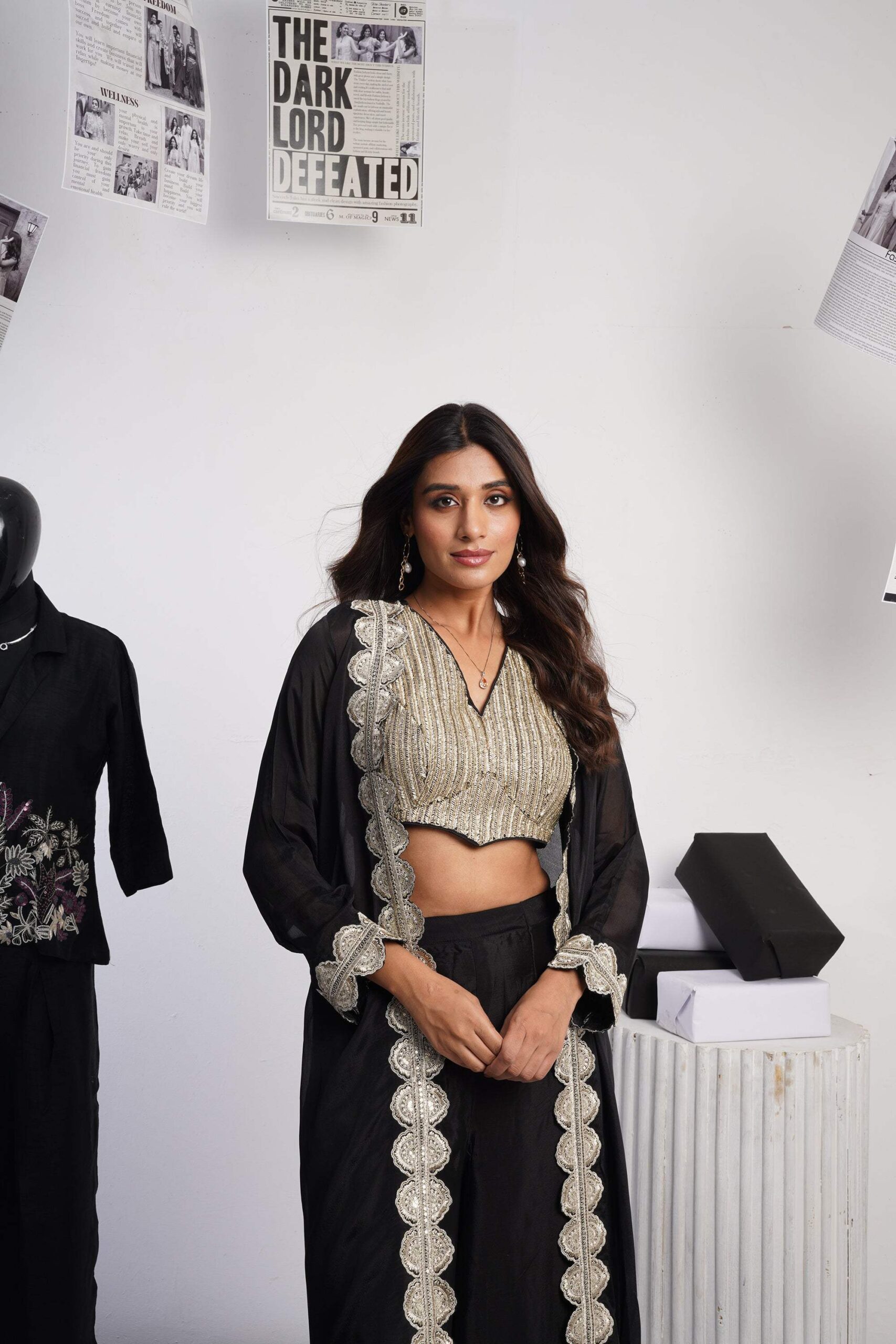 Signature Embroidered blouse & jacket set - Image 7