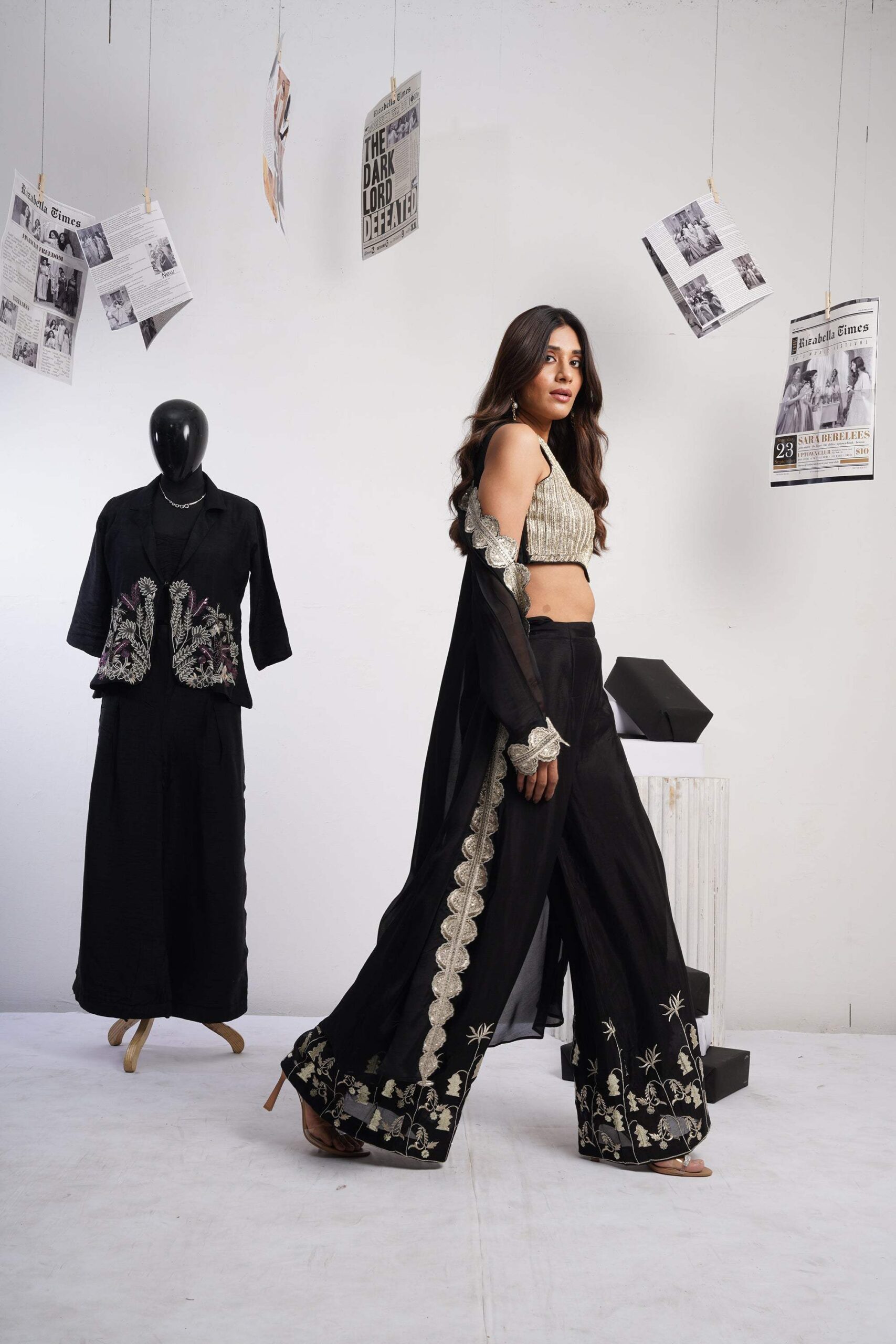 Signature Embroidered blouse & jacket set - Image 9