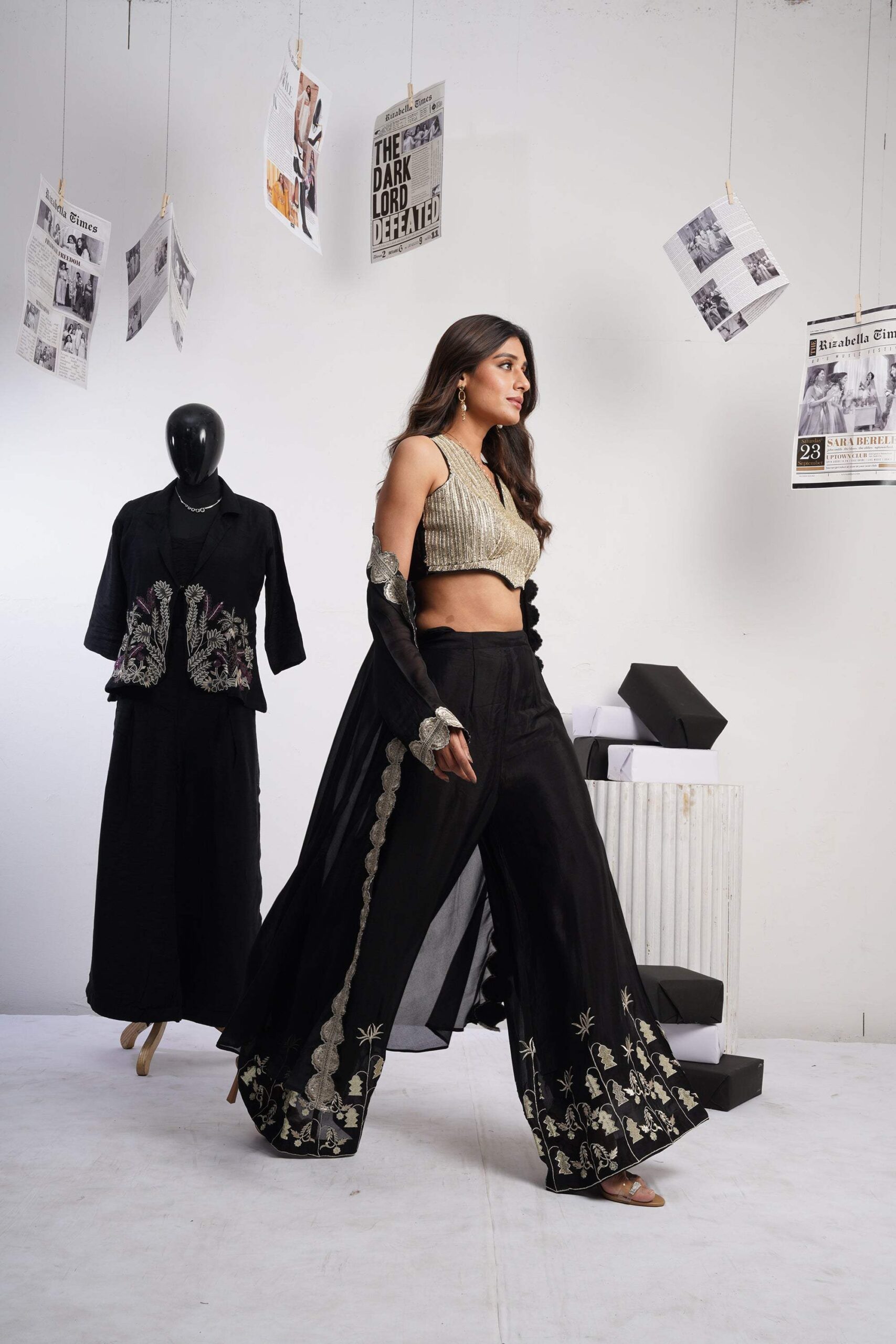 Signature Embroidered blouse & jacket set - Image 10