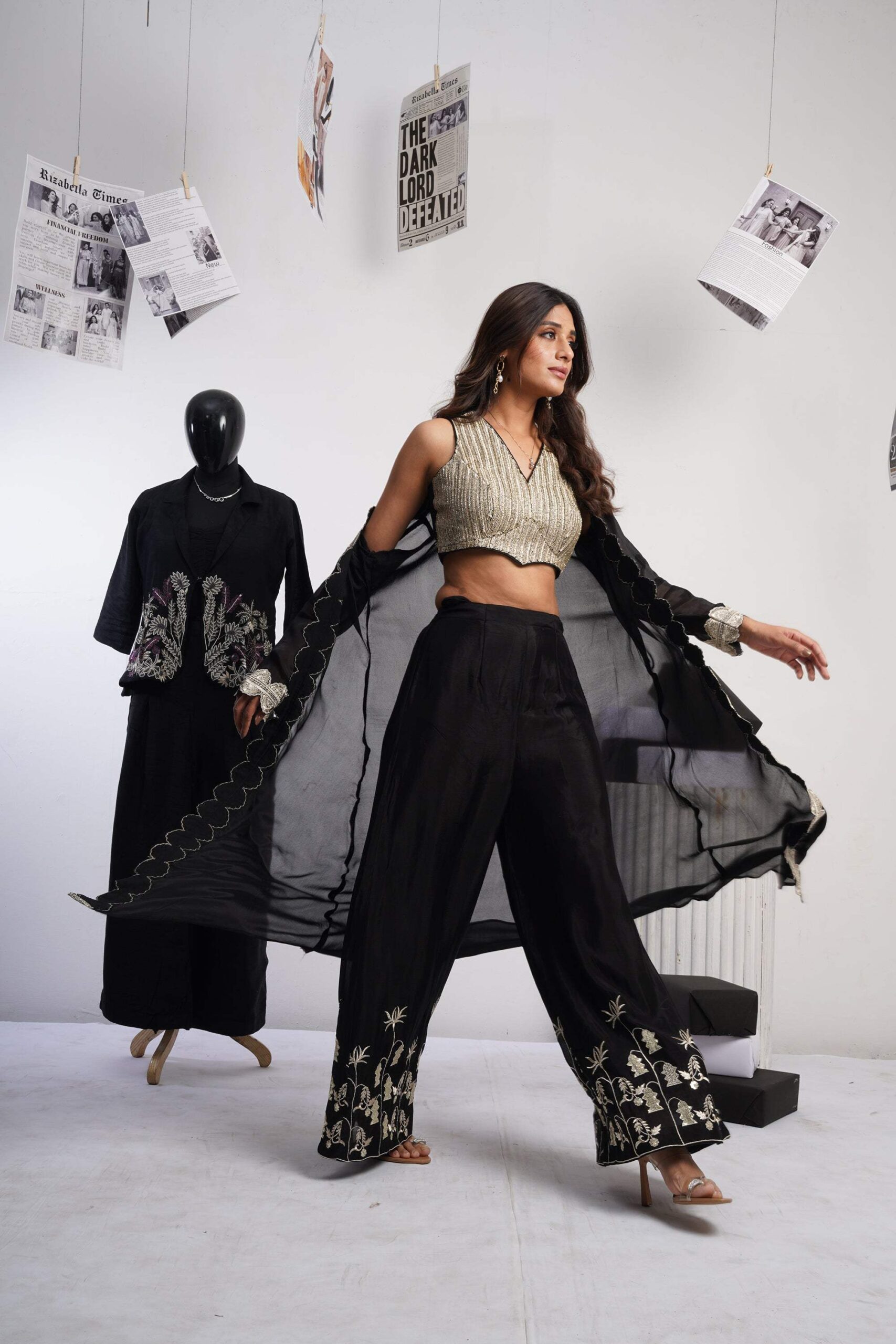Signature Embroidered blouse & jacket set - Image 11